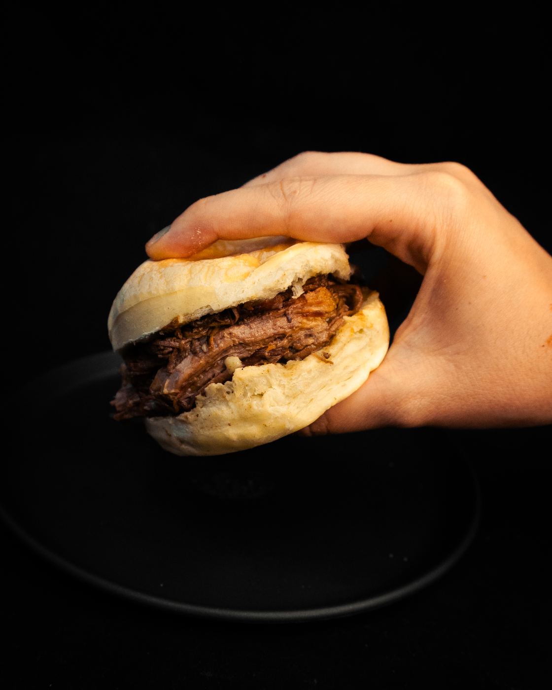 Sándwich armado con carne braseada